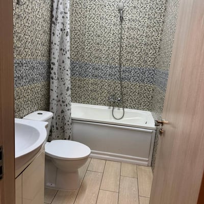Alquiler de un cómodo apartamento de 2 habitaciones, 55 m², Constanța, Rumanía